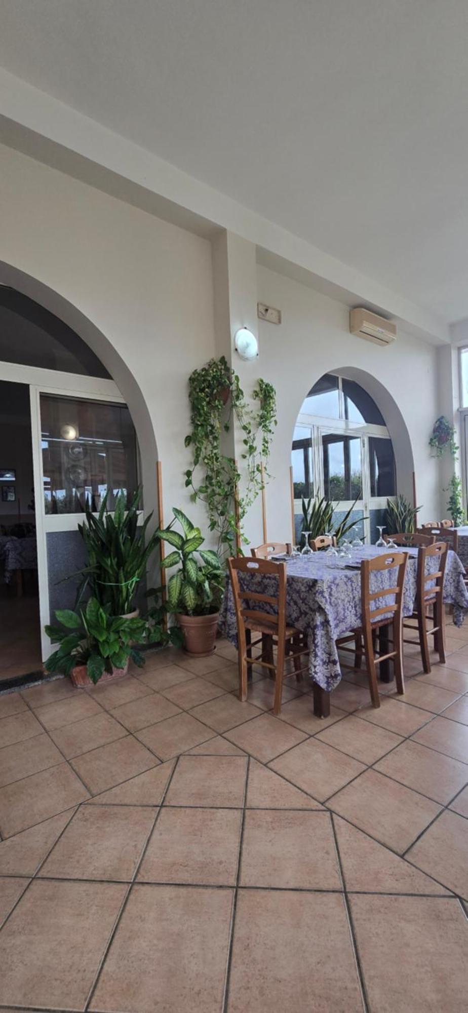 Hotel Ristorante La Decanata Le Castella  Exterior photo
